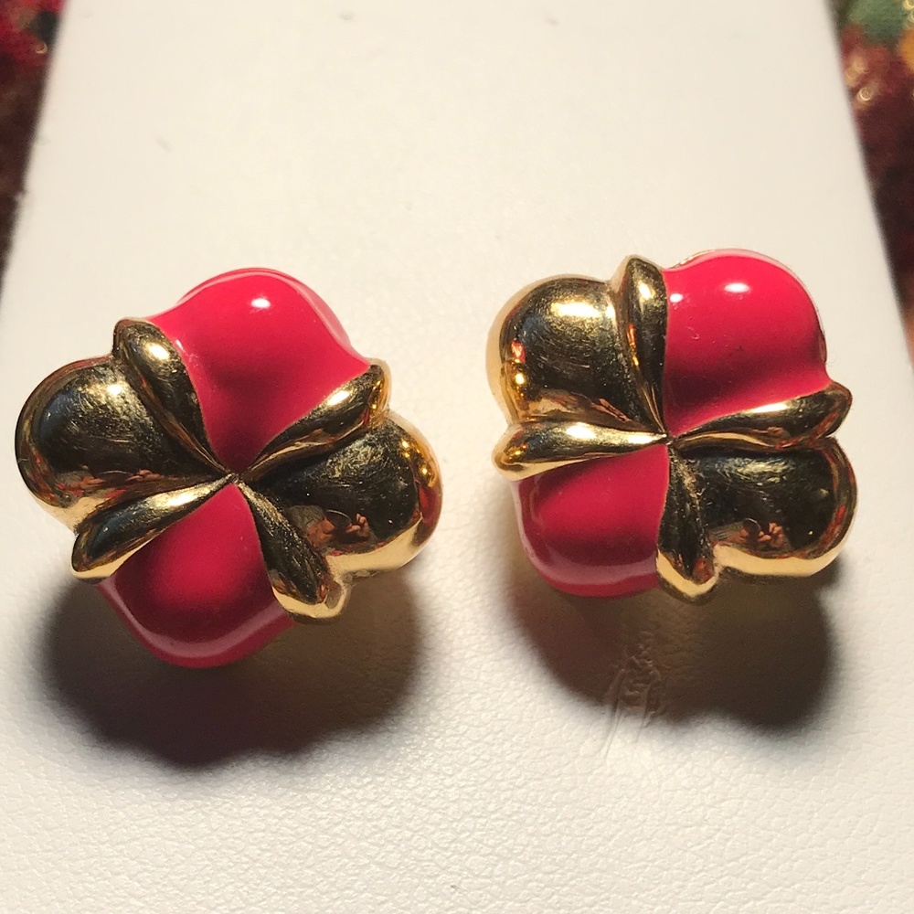 🌸  Clip Earrings Pink Enamel Gold Tone D9